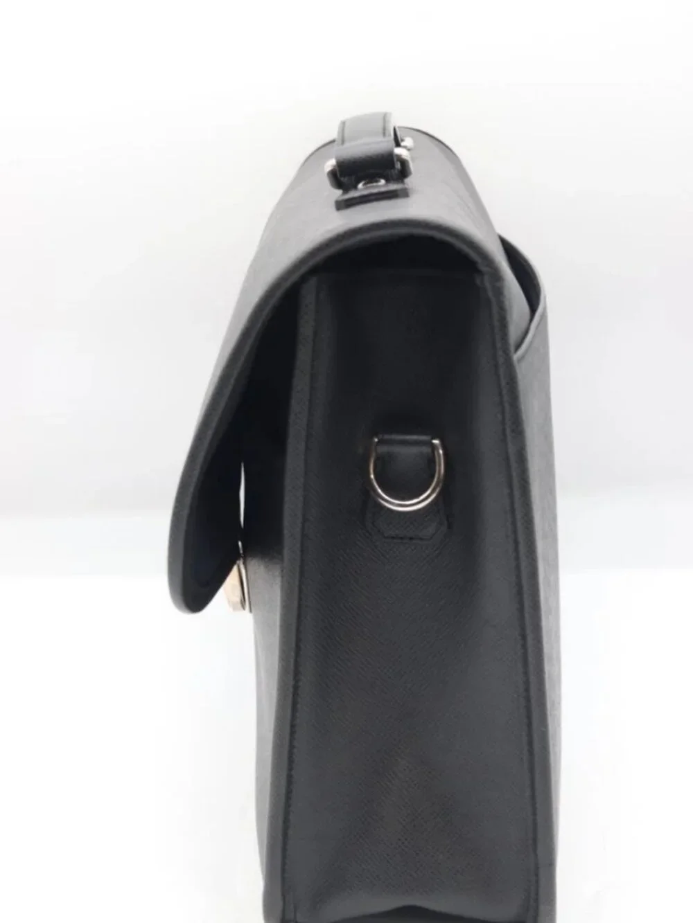 Louis Vuitton Taïga Anton Briefcase - Black